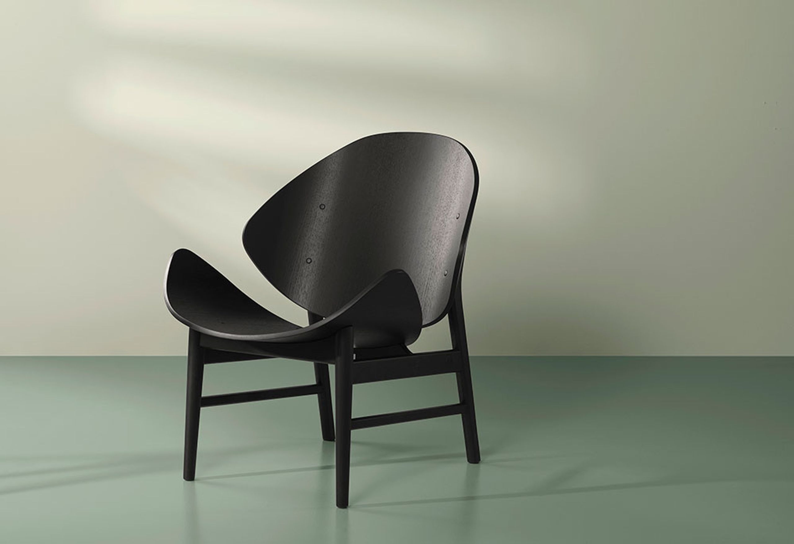 Warm Nordic - Fotel - The Orange / Smoked Oak - Challenger 004 (Black)