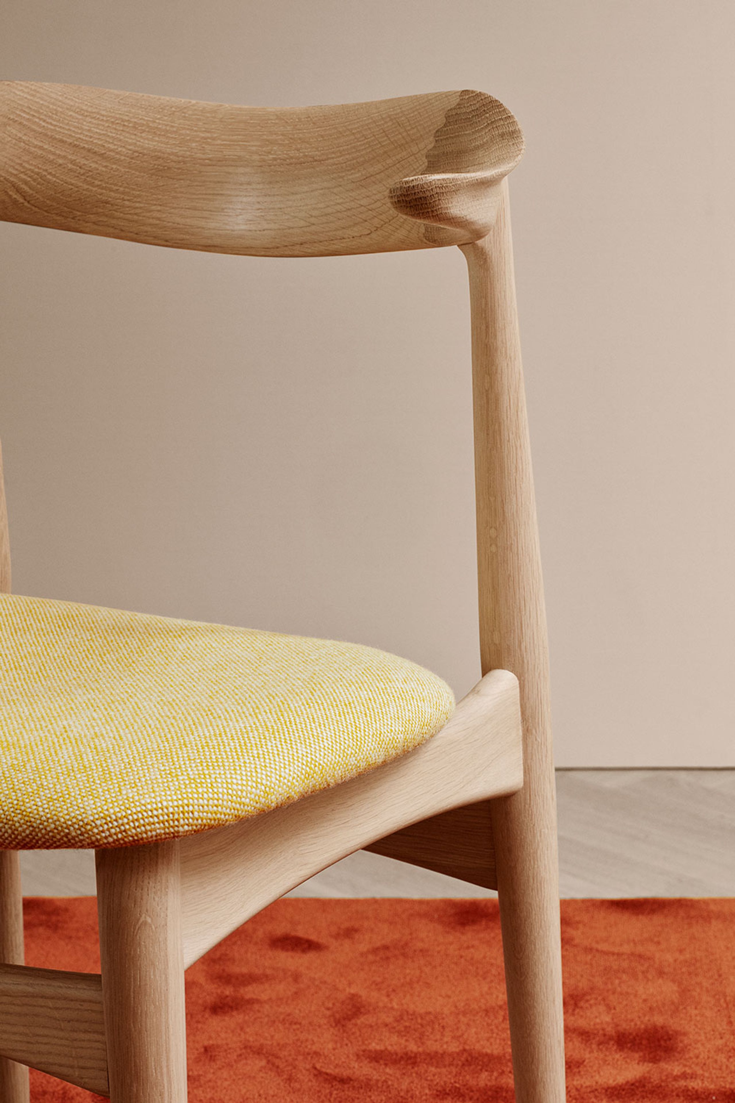 Warm Nordic - Cadeira - Cow Horn Chair - Hallingdal 116 (Light Grey)