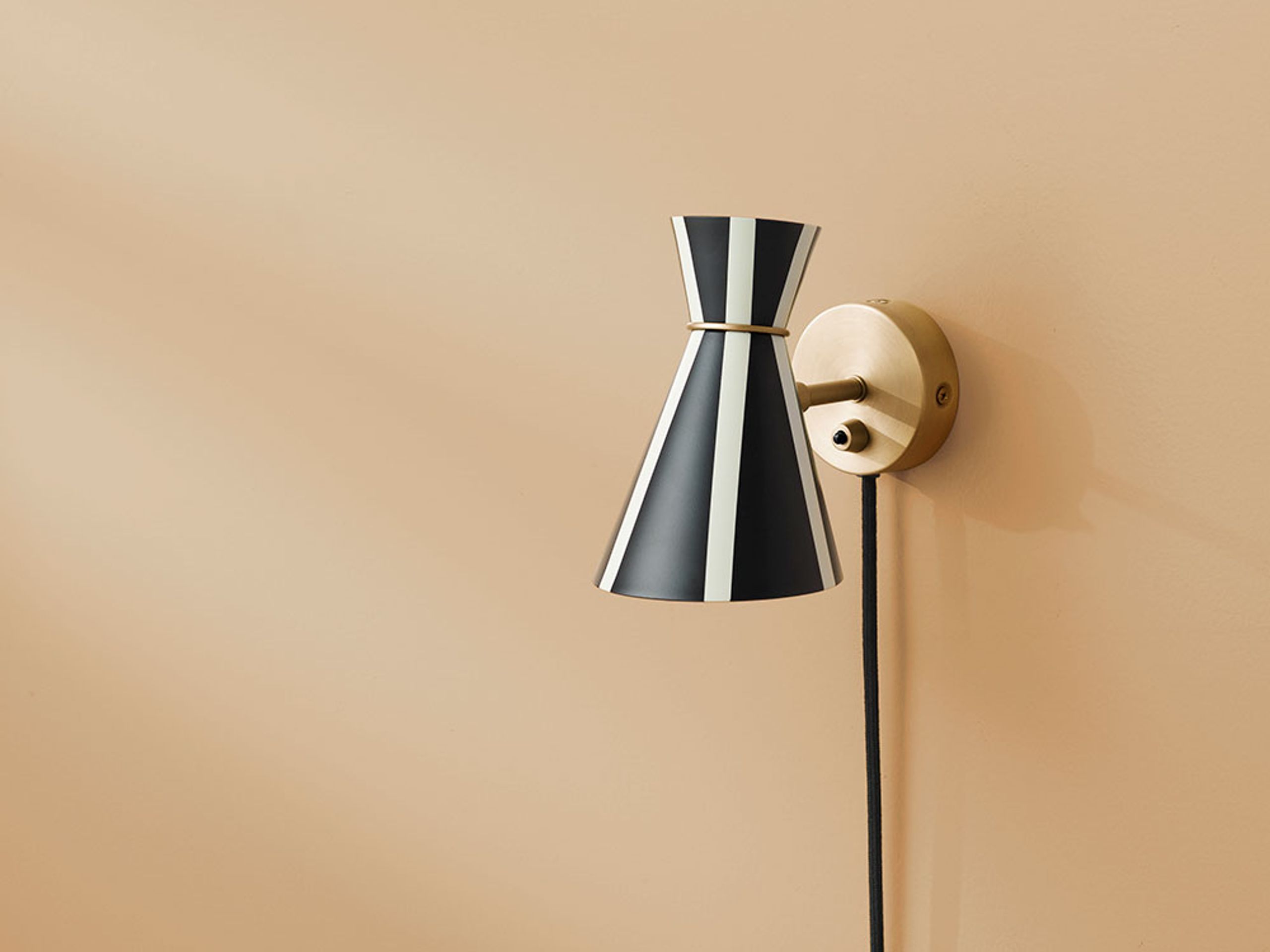 Warm Nordic - Wall Lamp - Bloom / Wall Lamp - Black Noir / Warm White