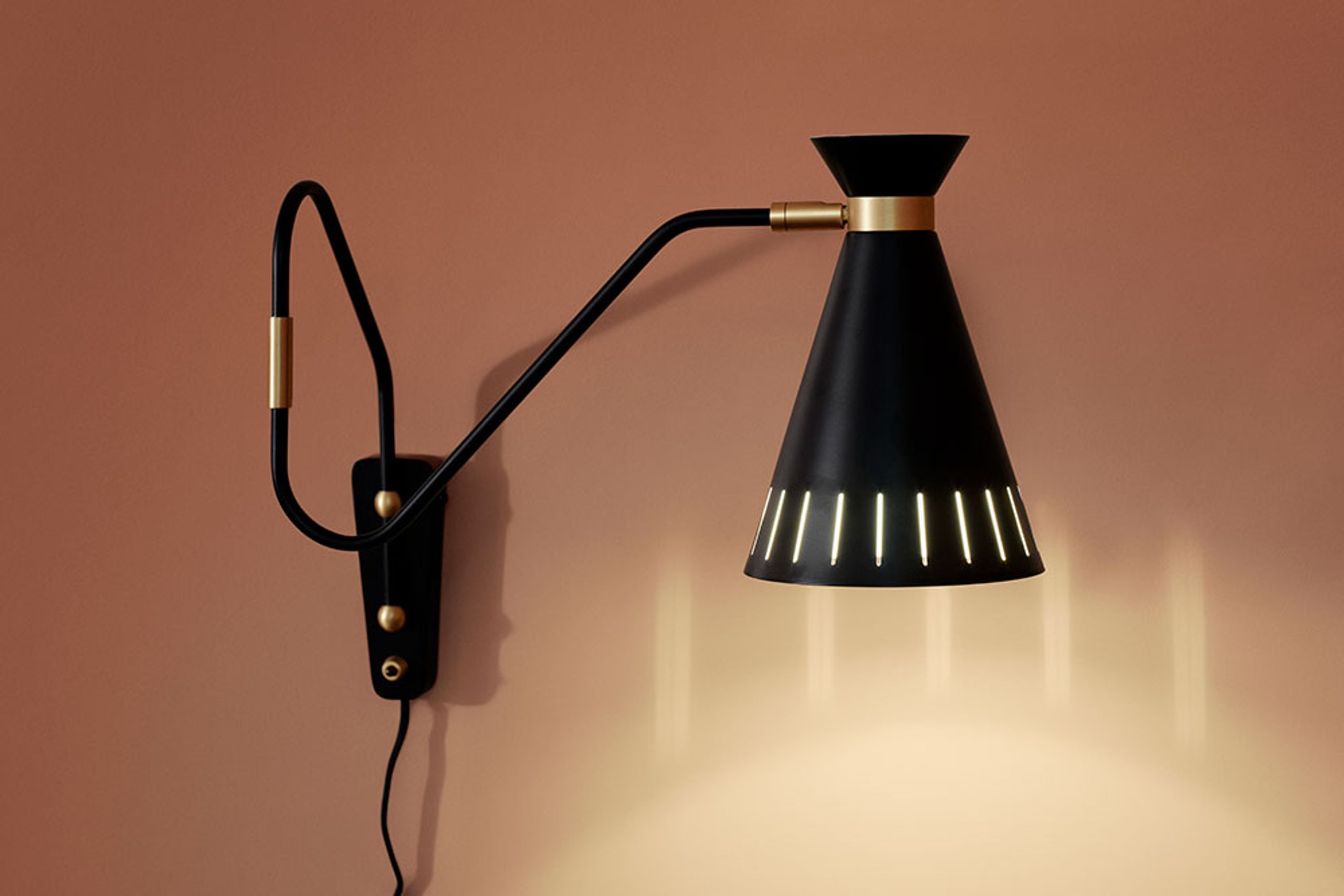 Warm Nordic - Væglampe - Cone / Wall Lamp - Black Noir