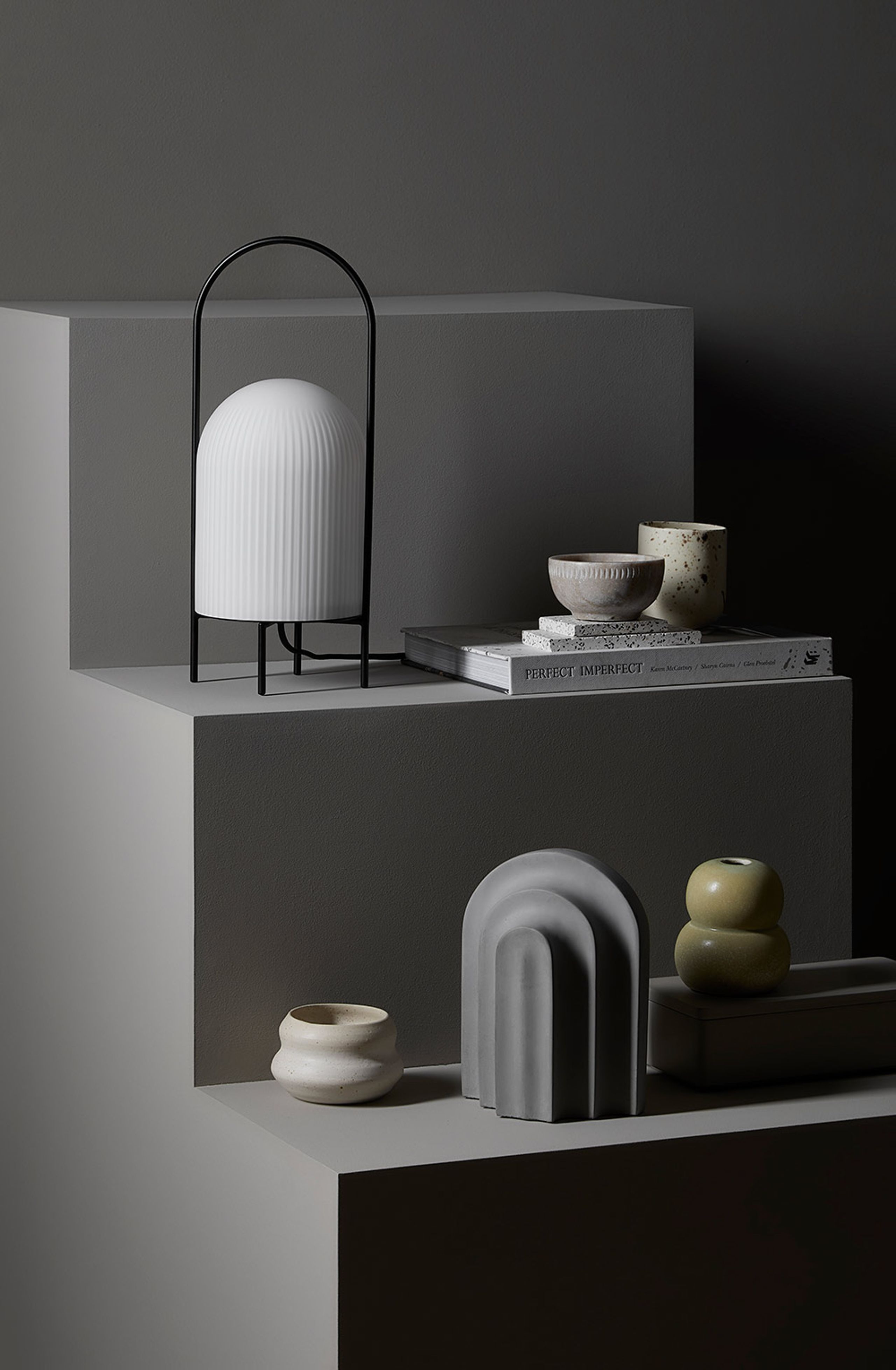 Woud - Buchstütze - Arkiv bookend - Grey Concrete