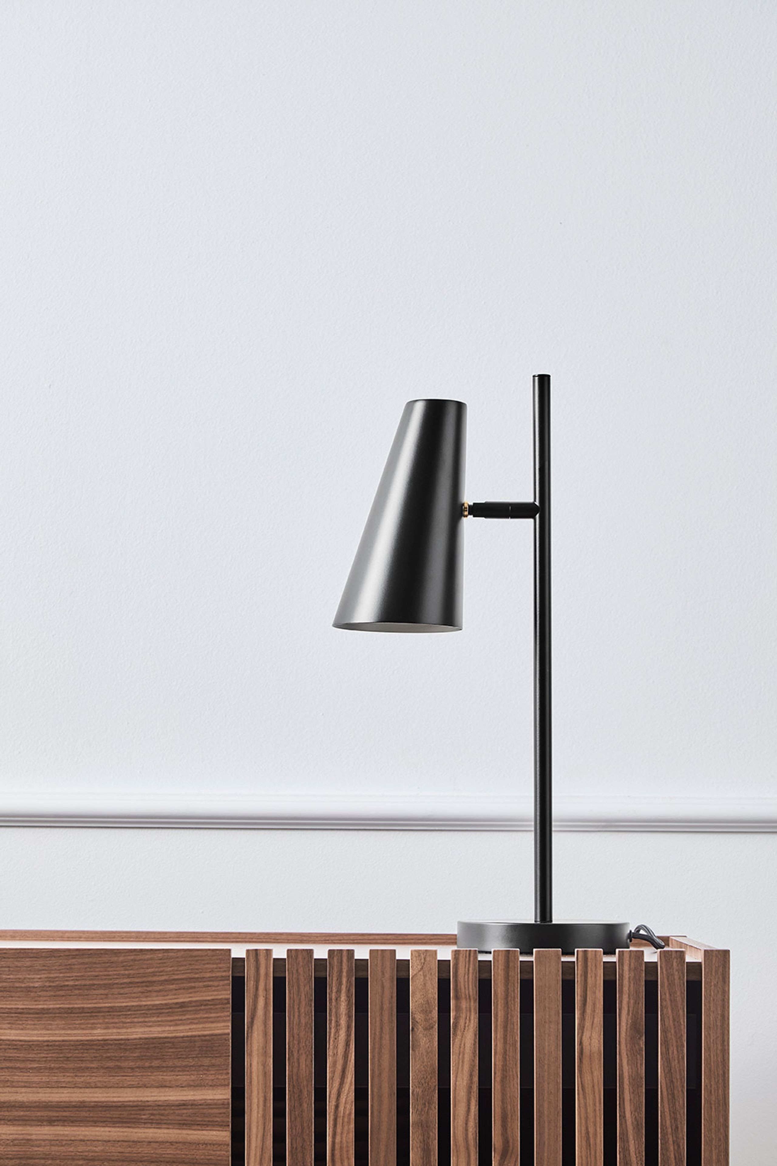 Woud - Stolová lampa - Cono table lamp - Black
