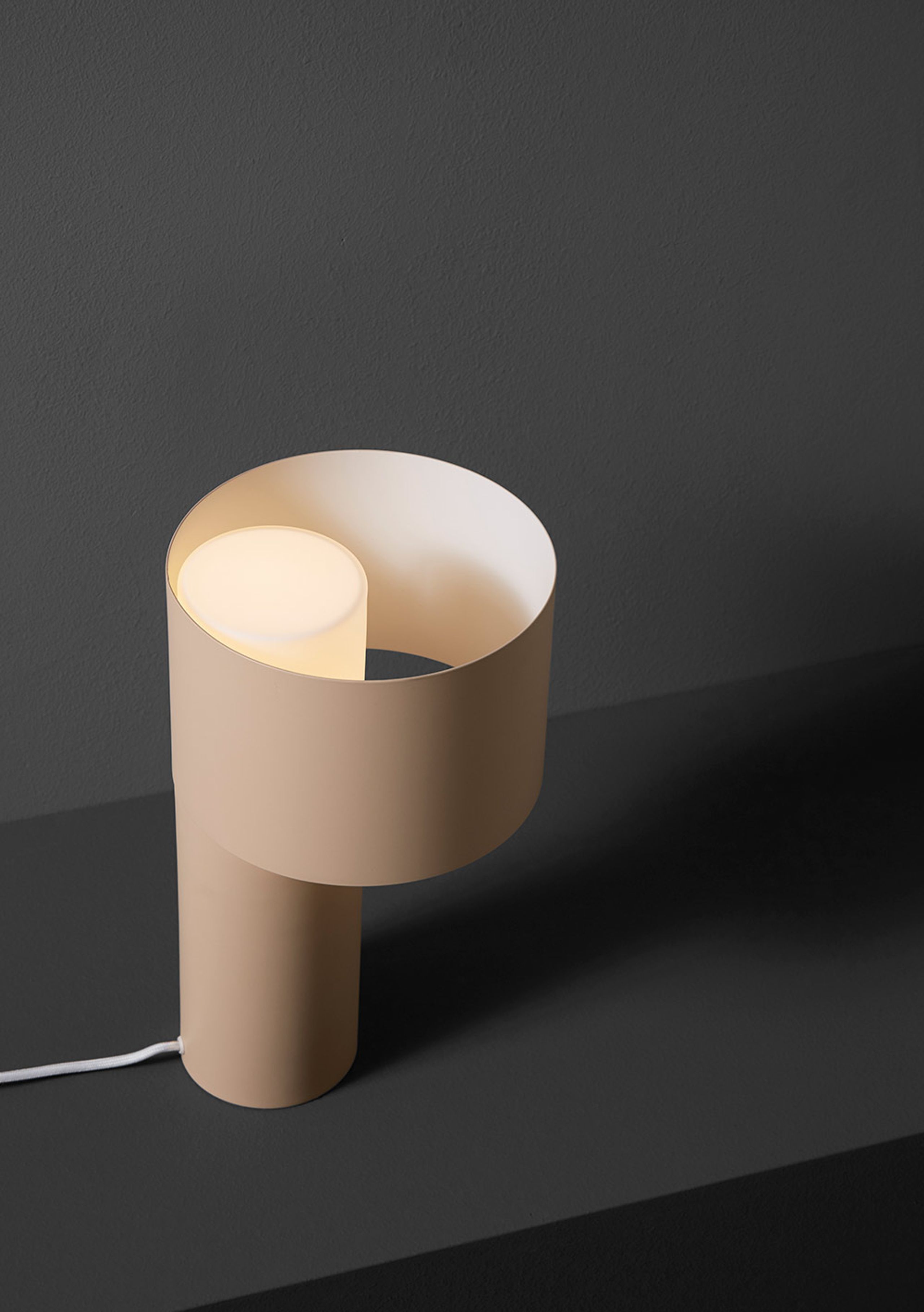 Woud - Table Lamp - Tangent table lamp - Desert Sand