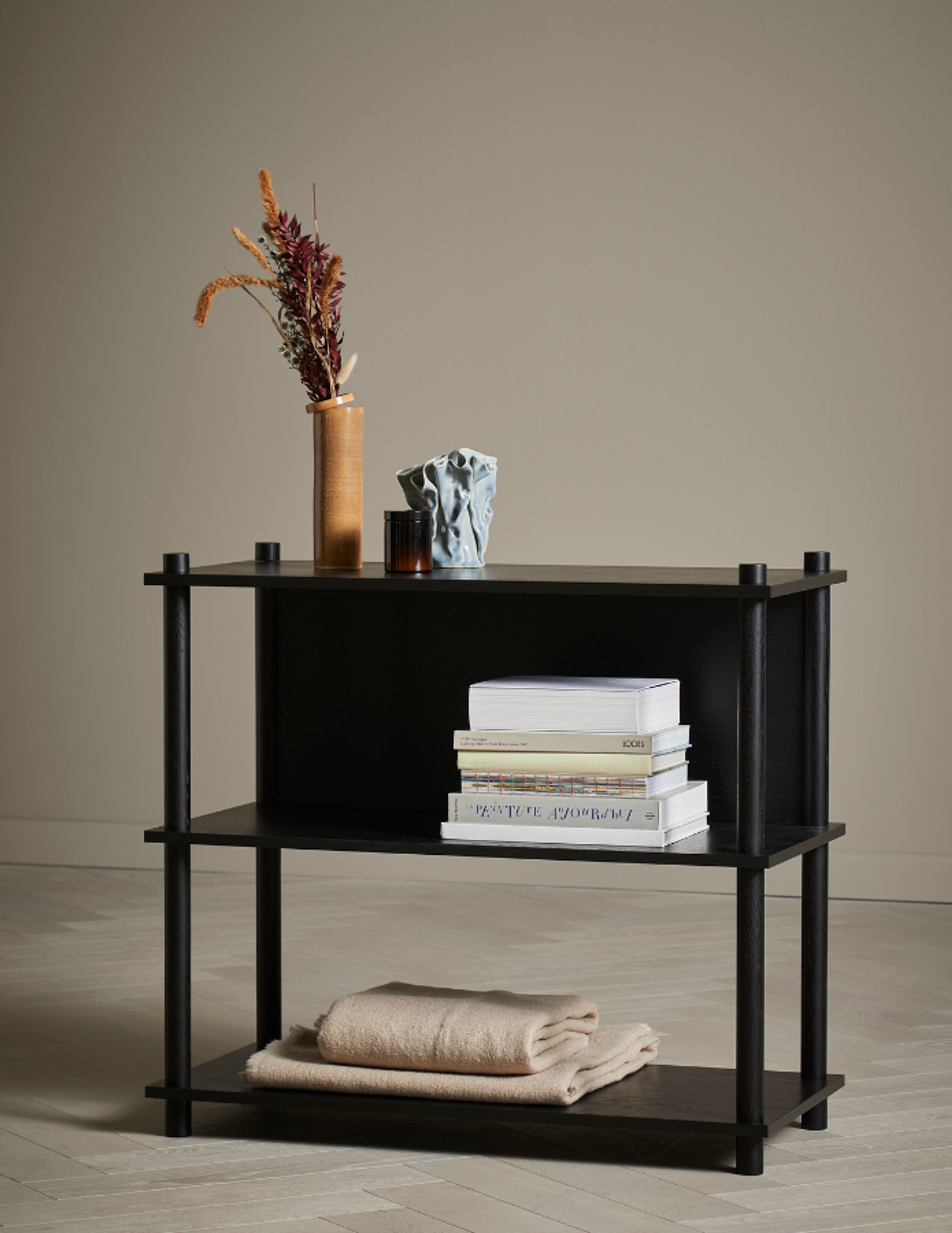 Woud - Hylde - Elevate Back Panel - Black Painted Oak Veneer - Medium