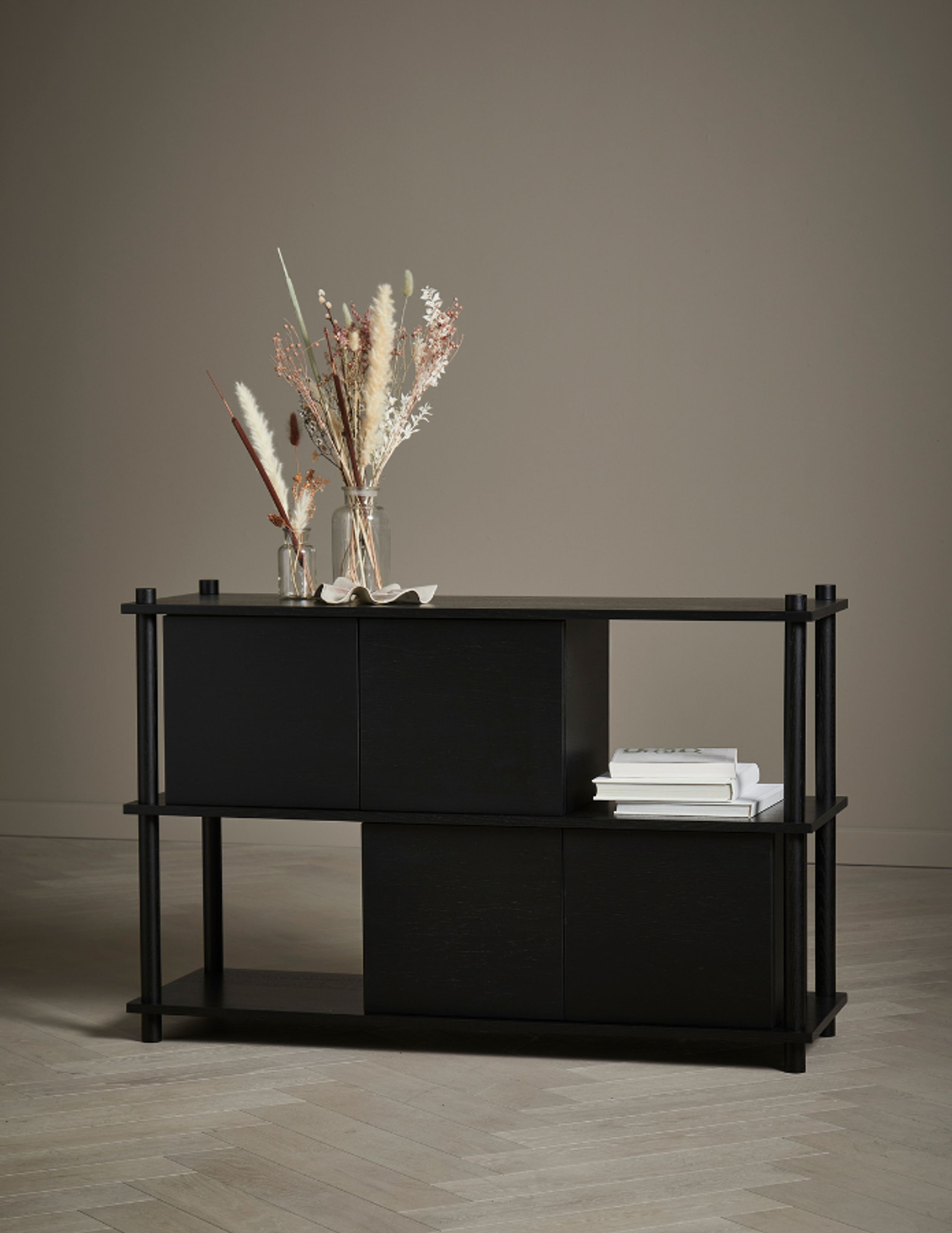 Woud - Hylde - Elevate Back Panel - Black Painted Oak Veneer - Medium