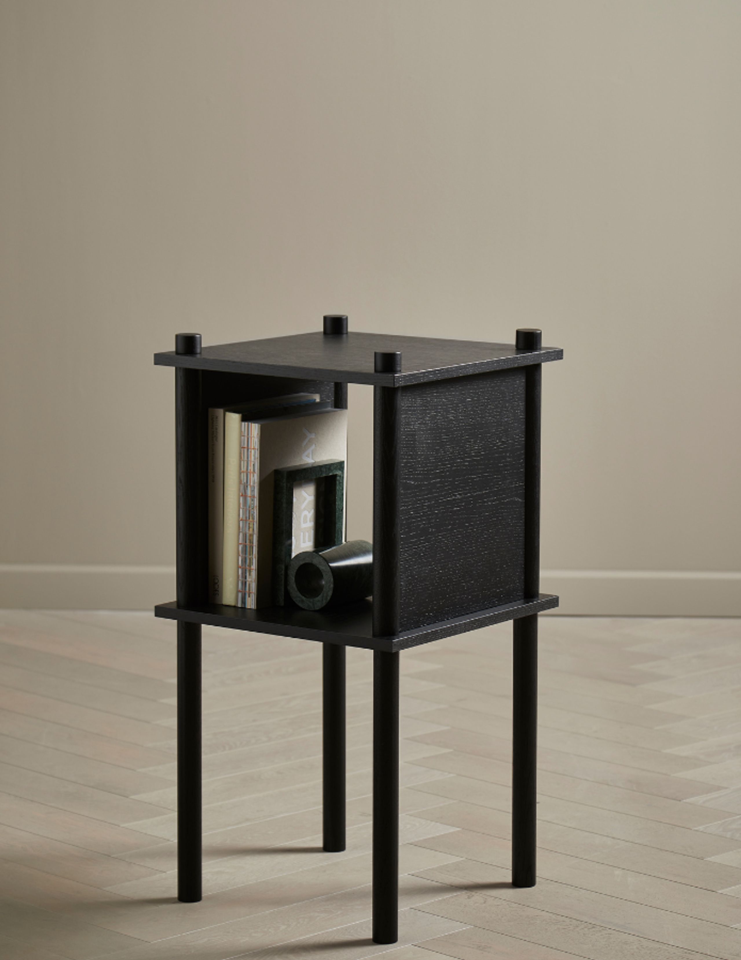 Woud - Hylde - Elevate Back Panel - Black Painted Oak Veneer - Medium