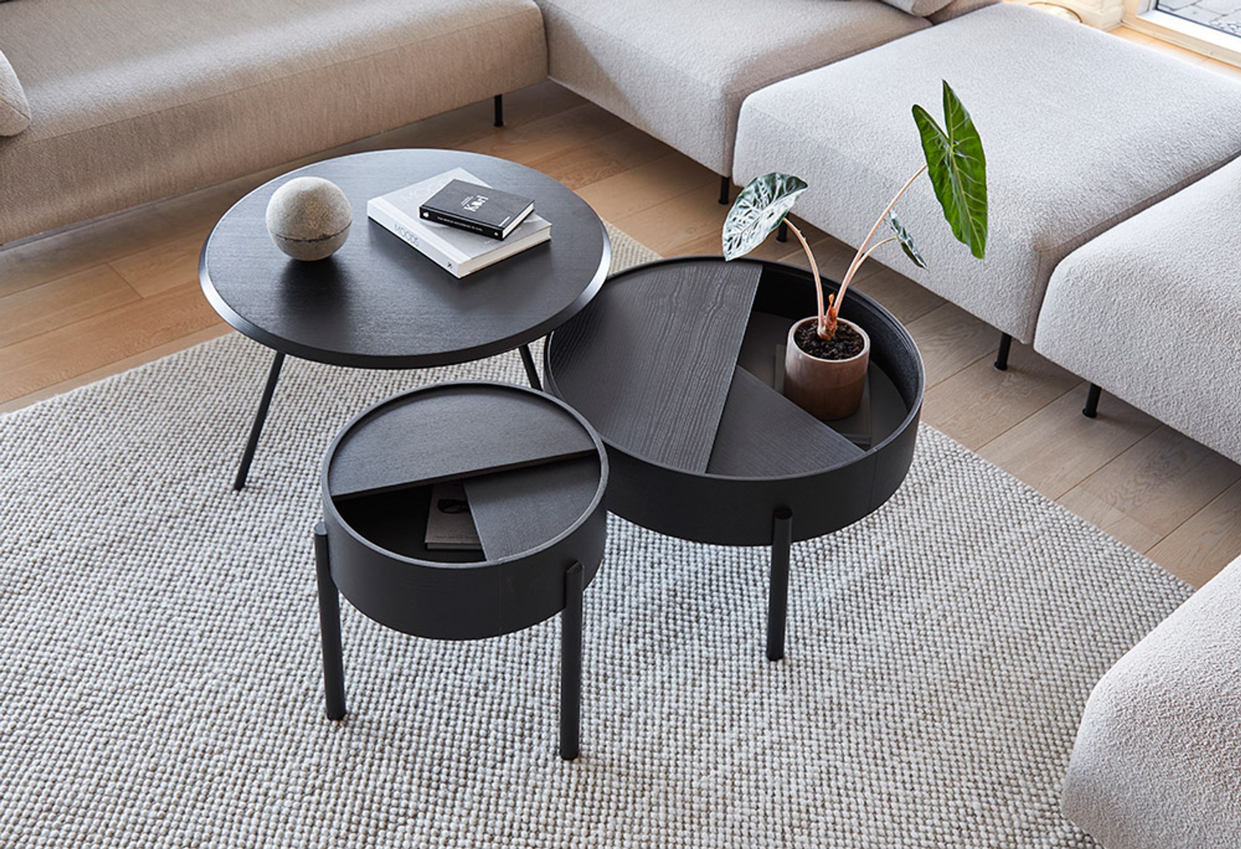 Woud - Houpací křeslo - Arc Side and Coffee Table - Black Painted Ash - Coffee Table