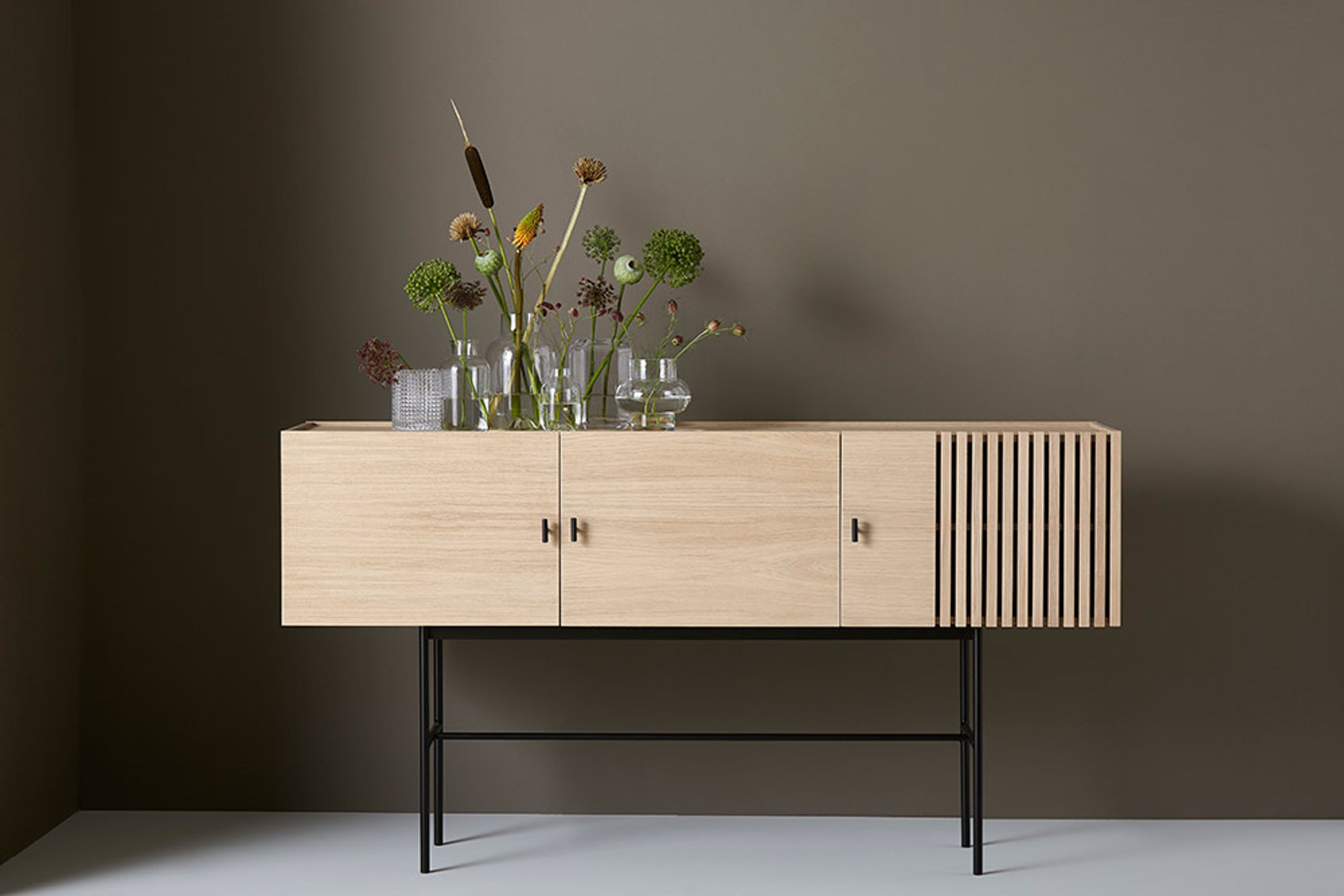 Woud - Aparador - Array sideboards - 180 cm / White pigmented Oak w. Black legs
