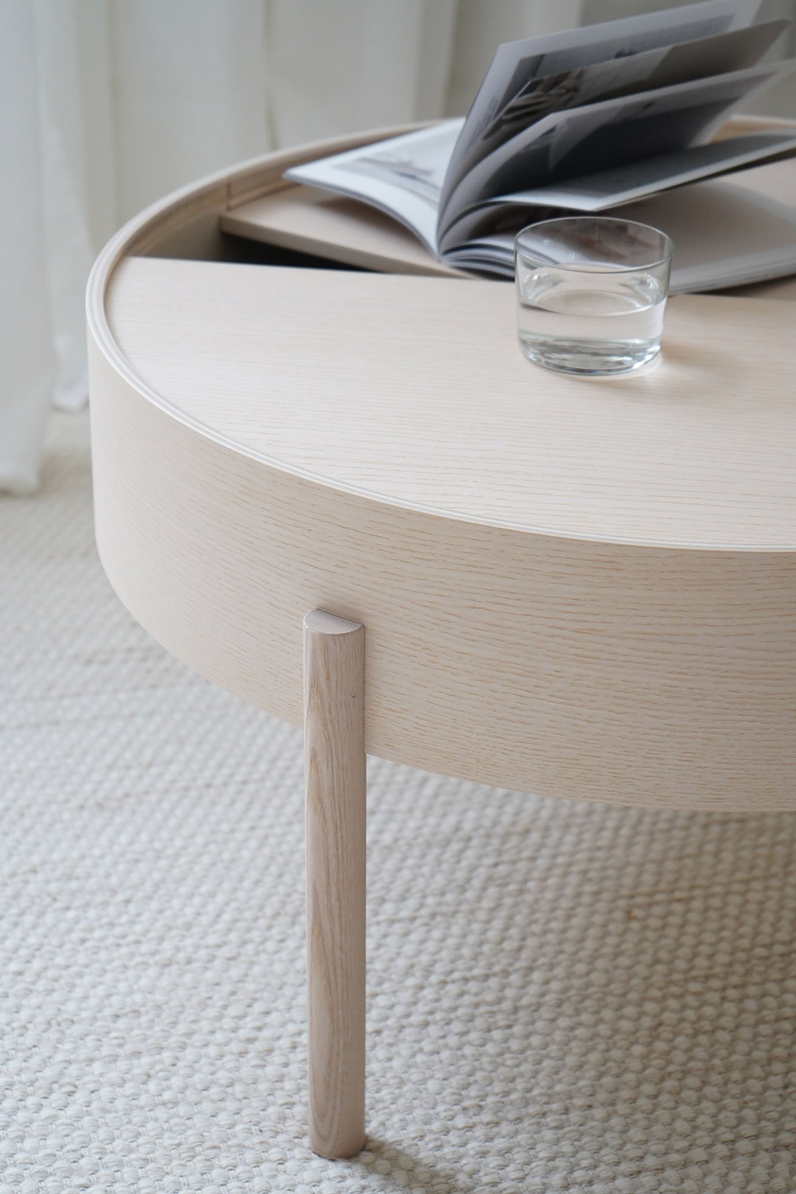 Woud - Houpací křeslo - Arc Side and Coffee Table - White Pigmenteret Ash - Coffee Table
