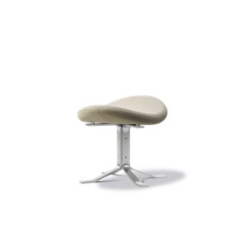 Fredericia Furniture - Otomana - Corona Ottoman 5002 by Poul M. Volther - Vidar 222, Brushed Steel
