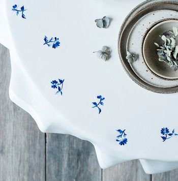 Langkilde & Søn - Tablecloth - Dug med Blå Blomst - White/Blue