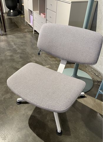 raawii - Loungestol - Arba Lounge Chair By Erwan Bouroullec - Light grey base / re-wool grey fabric - Udstillingsmodel